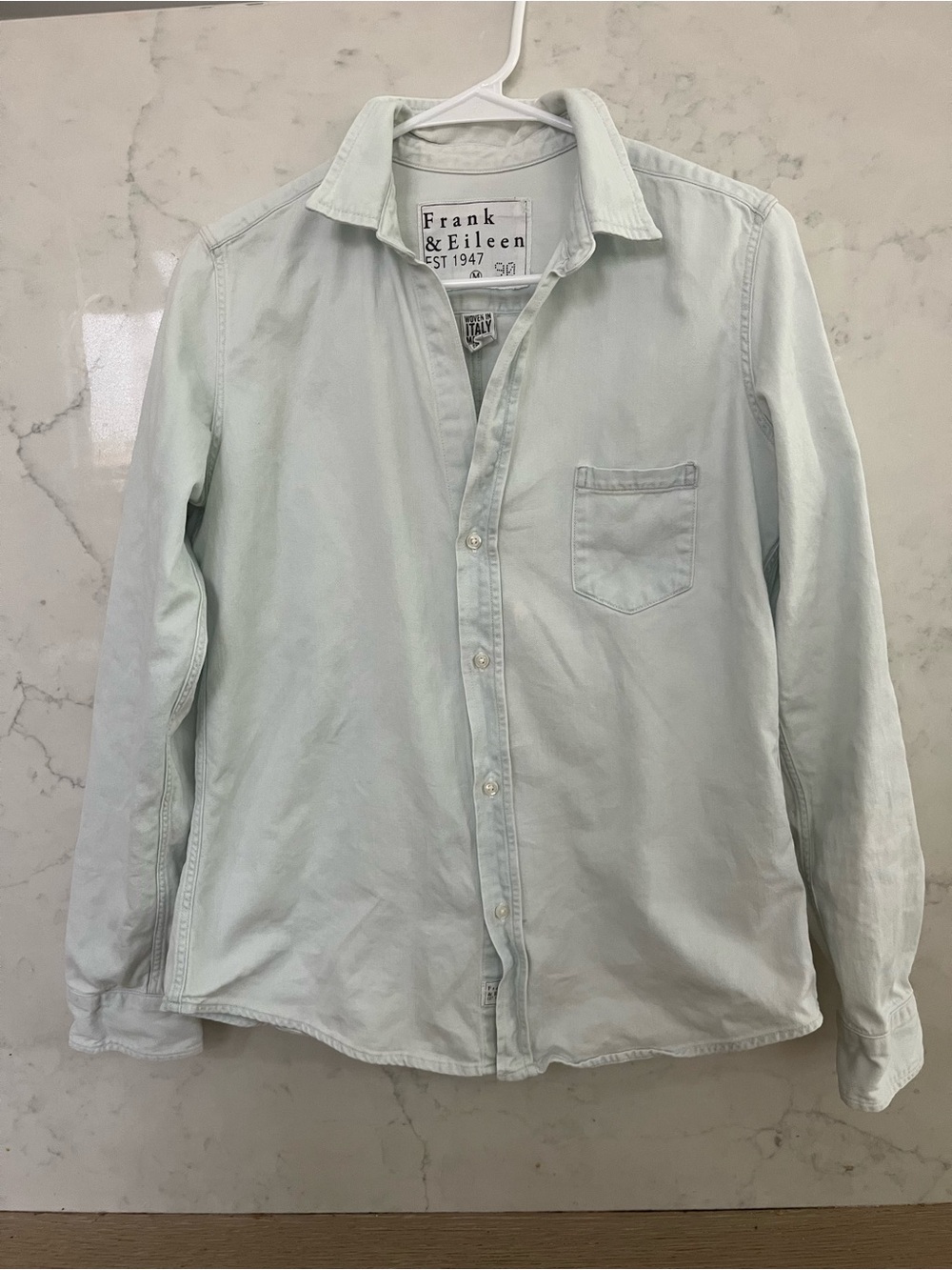Frank & Eileen Women’s Light Chambray Button-Down Shirt M